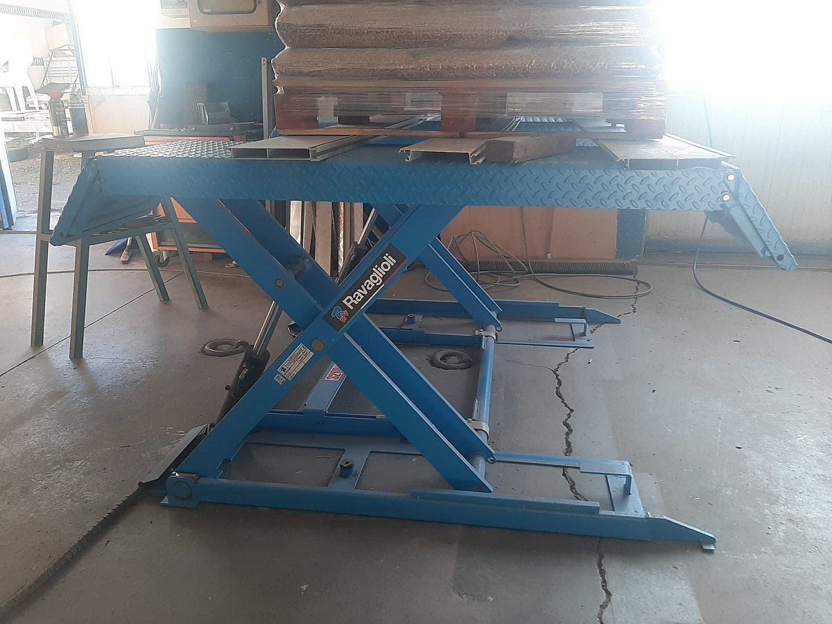 Ponte sollevatore a pedana – RAV 1450