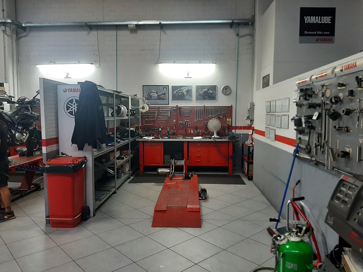 Allestimento per officina auto e moto
